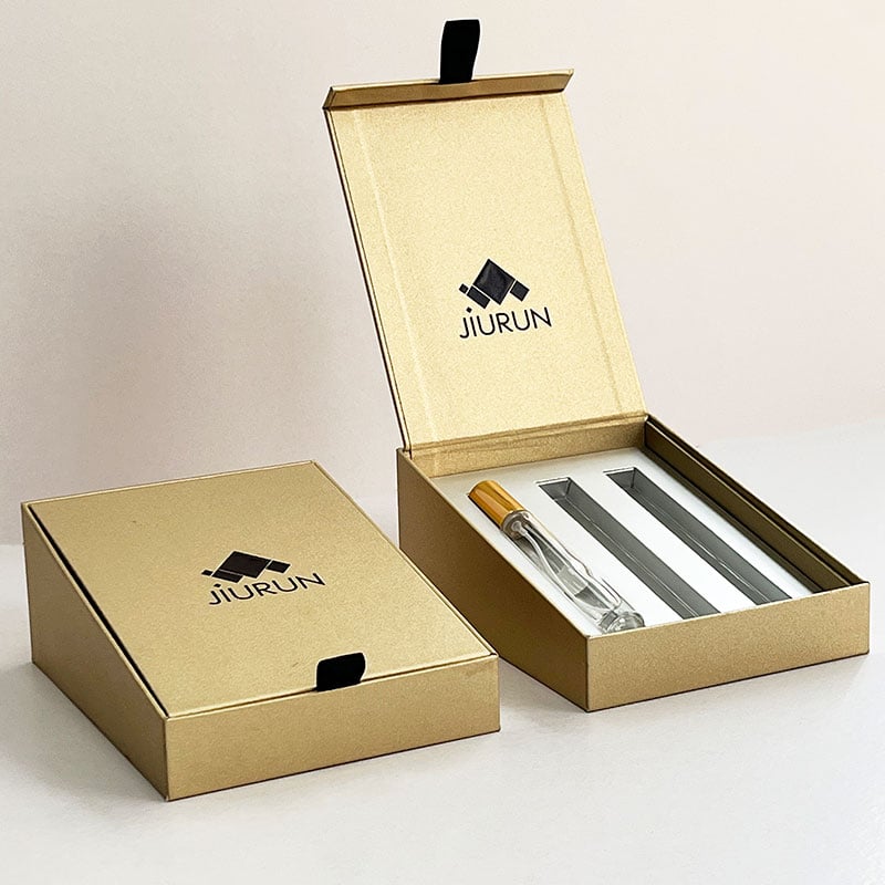 Custom Printed Luxury Cardboard Box Gold Hot Stamping LOGO Black Cosmetic Perfume Packaging Box