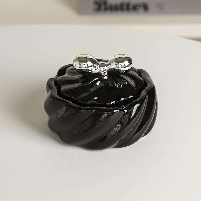 Supports Customization Cute pink Bowknot Design Home Office Hotel Black White Porcelain Round Smoking Ceramic Cigar Ashtray