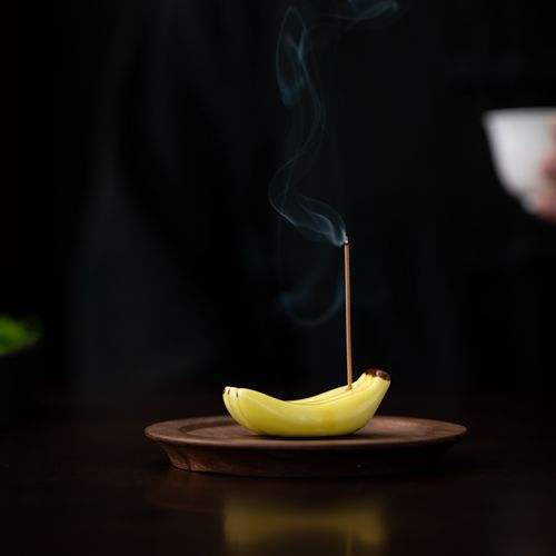 Creative Banana-Shaped Ceramic Indoor Aromatherapy Diffuser Thread Fragrance Plug Niche with Incense Holder Stand