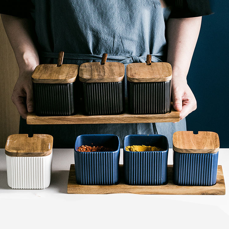 Square 250ml 8oz Black White 2 3 Pieces Sugar Pepper Salt Spices Ceramic Seasoning Jar Set with Wooden Lid Spoon Tray