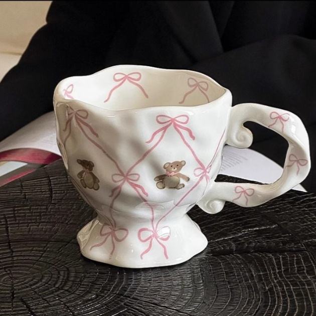 Irregular Hand-painted Bear Pattern Creative Design Coffee Cup Afternoon Ceramic Pink Bow Novelty Tea Cup
