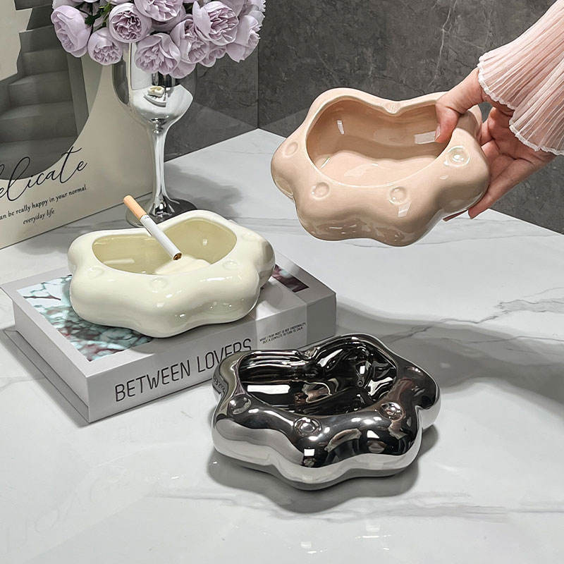 Lovely Cat Claw Ceramic Ashtray Creative Fashion Home Living Room and Office Decoration