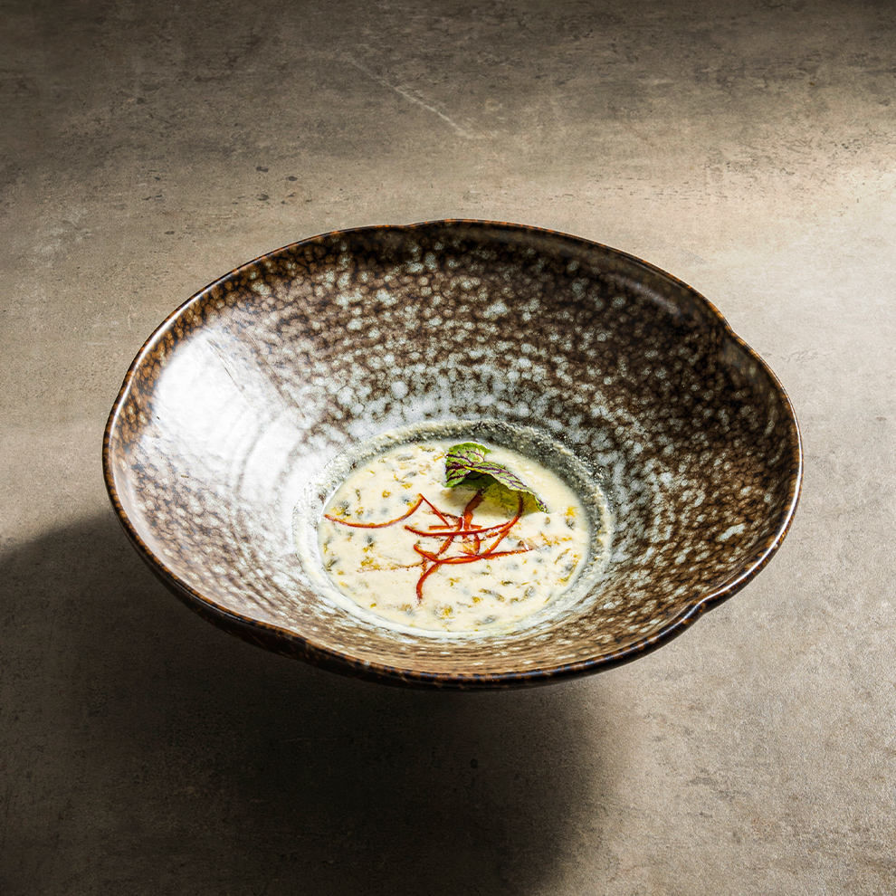 Wabi-Sabi Style Porcelain Dinnerware Set Japanese Restaurant Hotel Flower Shape Bowl Reactive Brown With Speckle Ceramic Plates