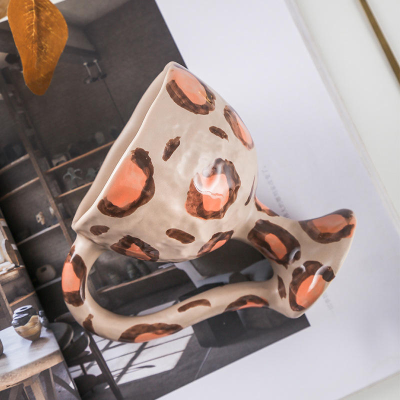 Cop de vi ceràmic de lleopard pintat a mà de llum luxós INS. Cop creatiu retro per gelats o postres decoratiu