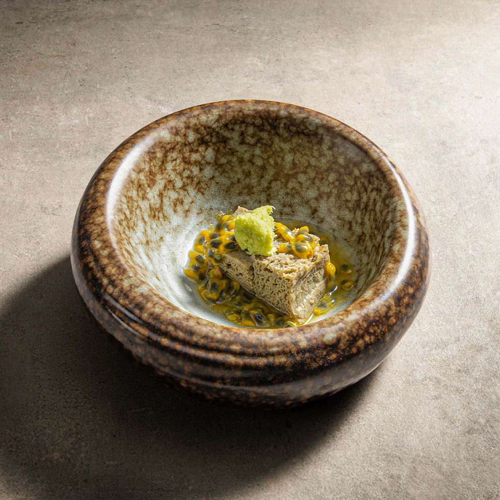 Wabi-Sabi Style Porcelain Dinnerware Set Japanese Restaurant Hotel Flower Shape Bowl Reactive Brown With Speckle Ceramic Plates