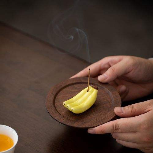 Creative Banana-Shaped Ceramic Indoor Aromatherapy Diffuser Thread Fragrance Plug Niche with Incense Holder Stand