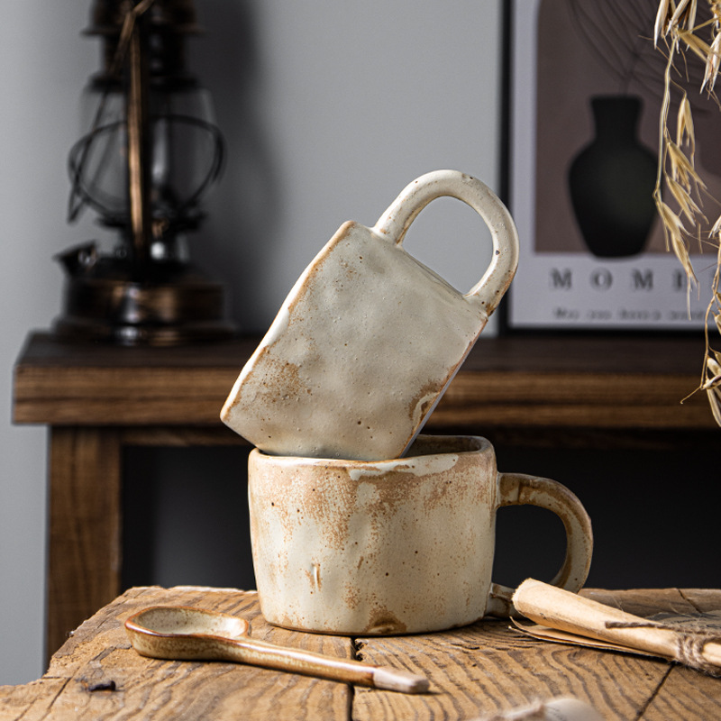 Ouderwetse Japannese Melkbeker Moderne Landelike Ontwerp Handgemaakte Onreëlmatige Porselein Kleibeker Keramiek Koffiebekers Erdewerkbeker met Lepel
