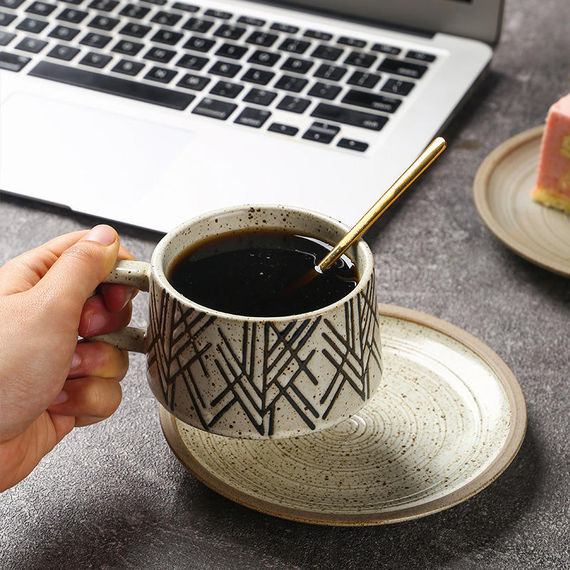 হট সেল গ্রাম্য মোড়ার পোটারি কেরামিক কফি মগ সাথে ট্রে ব্যবহারের জন্য দৈনিক চা পানের জন্য শূন্য কাপ এবং সাকার