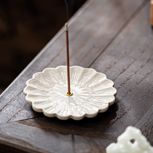 Ceramic Home Decor Incense burner Holder Flower Shaped Table Sticker Dish Tray Holder for Zen Buddhist Kit