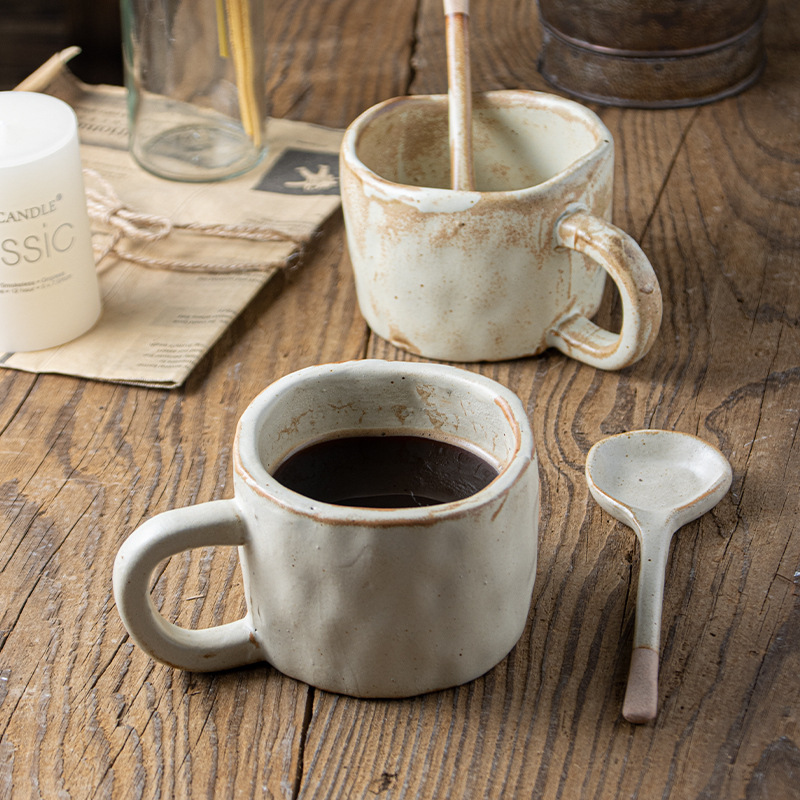 Ouderwetse Japannese Melkbeker Moderne Landelike Ontwerp Handgemaakte Onreëlmatige Porselein Kleibeker Keramiek Koffiebekers Erdewerkbeker met Lepel