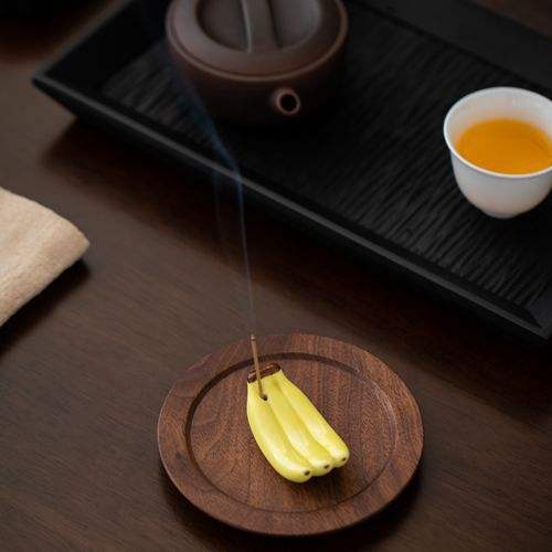 Creative Banana-Shaped Ceramic Indoor Aromatherapy Diffuser Thread Fragrance Plug Niche with Incense Holder Stand