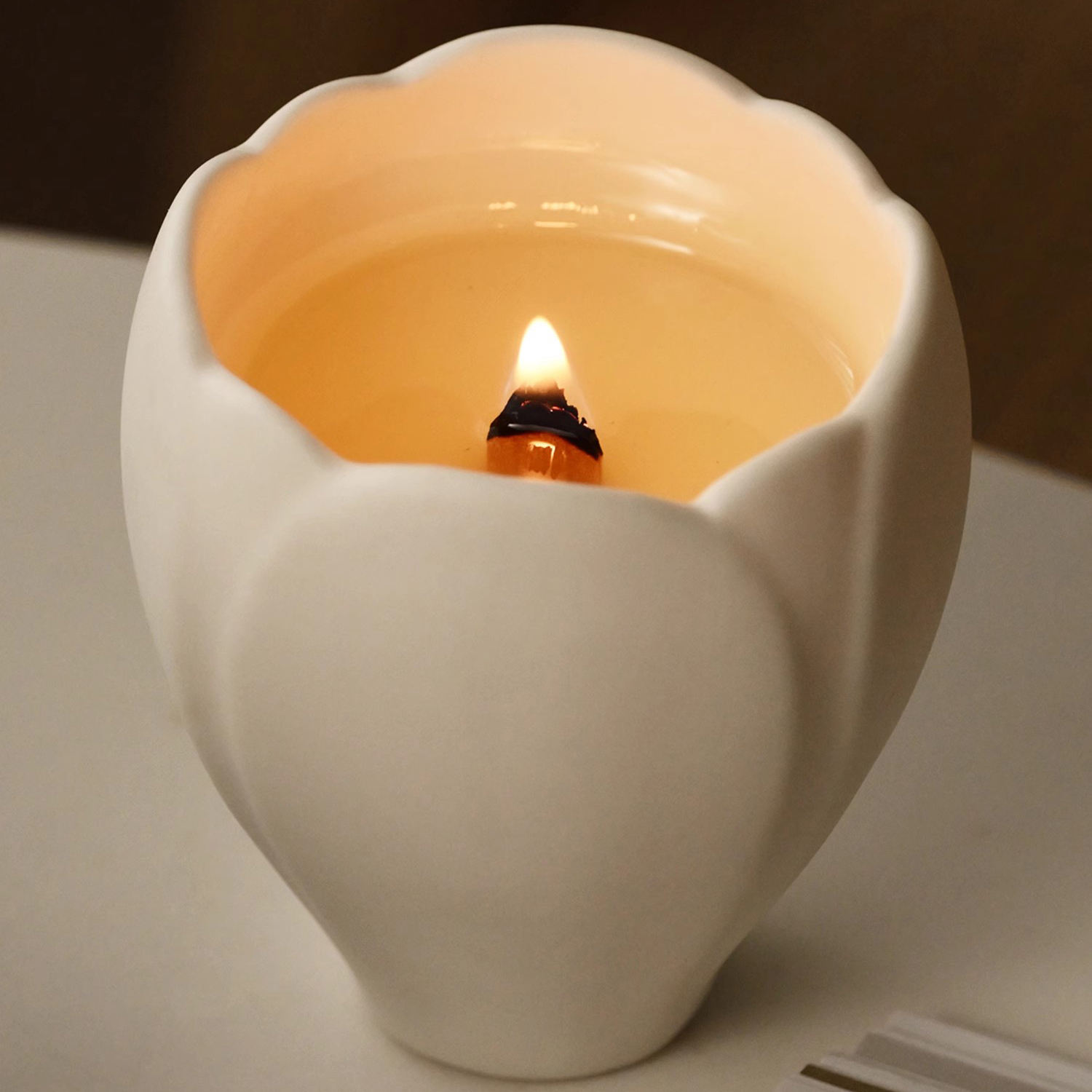 Wholesale Luxury Ceramic Candle Container Flower Shape Cylinder Vessel Jar for Home Decoration for Christmas and Scented Wax
