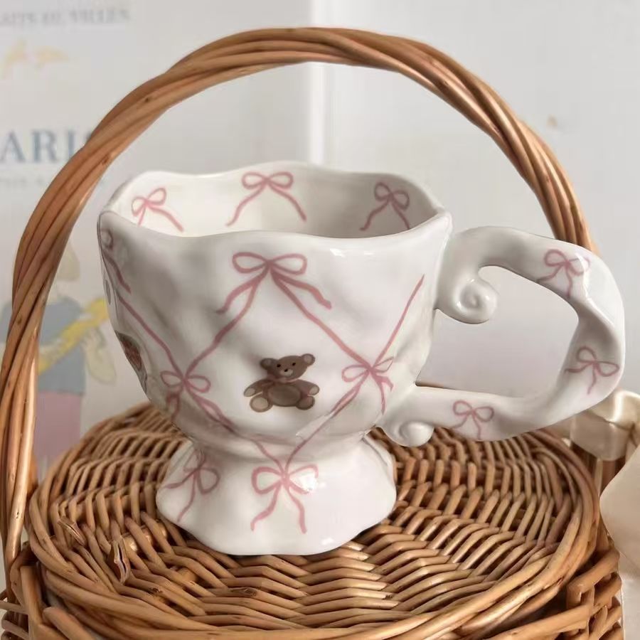 Irregular Hand-painted Bear Pattern Creative Design Coffee Cup Afternoon Ceramic Pink Bow Novelty Tea Cup