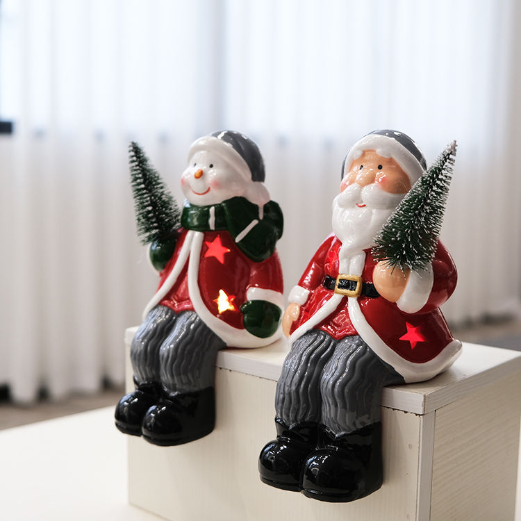 Led Kerstvervaardigings Kerst Zittende Keramiese Sante Klaas Keramiese Sneeuman Standbeeld Met Boom