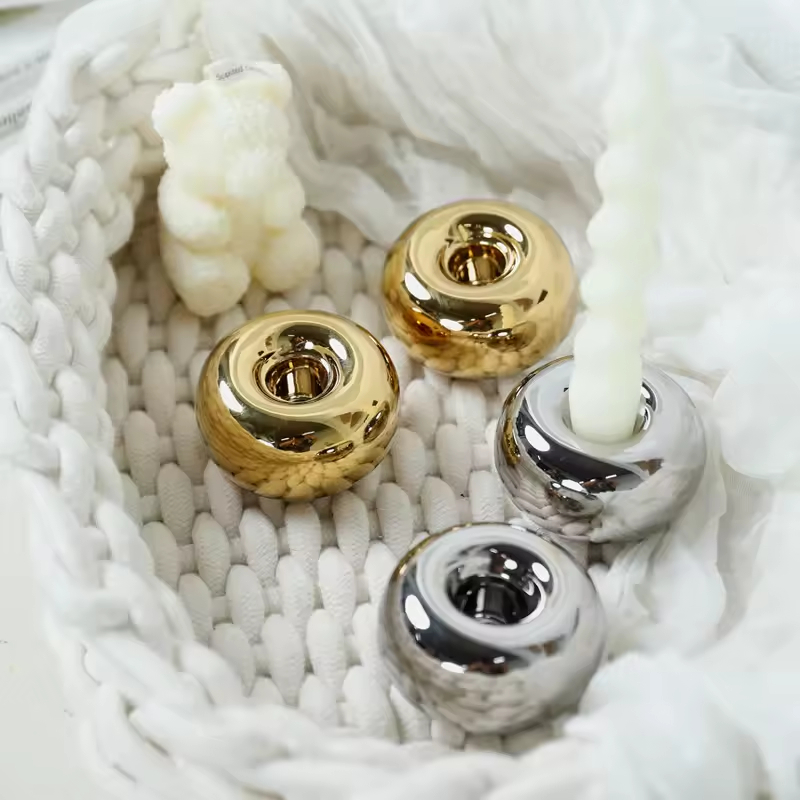 Simplistic Lighting Candle Holder Modern Gold Silver Tabletop Decor Candle Stand With Circular Base for Outstanding Decoration