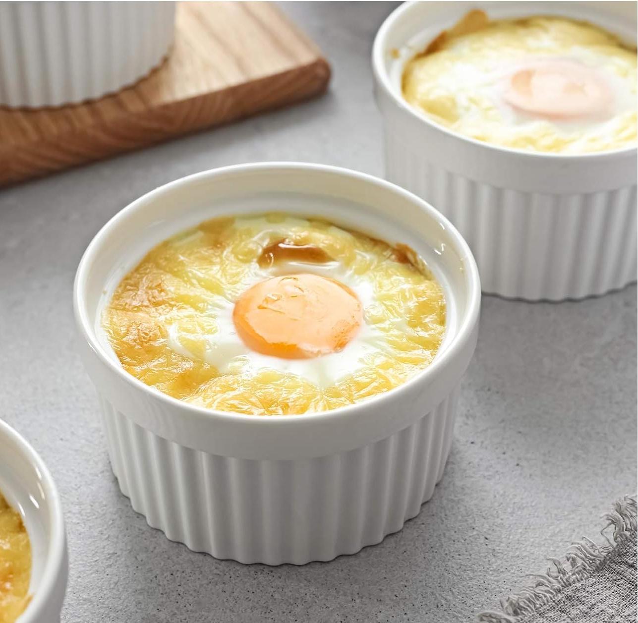 Manufacture Wholesale Custom 4pcs Round Creme Dish White Ceramic Ramekin Ceramic Bakeware Bowl Set