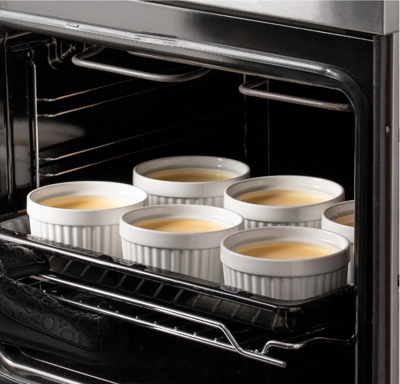 Manufacture Wholesale Custom 4pcs Round Creme Dish White Ceramic Ramekin Ceramic Bakeware Bowl Set