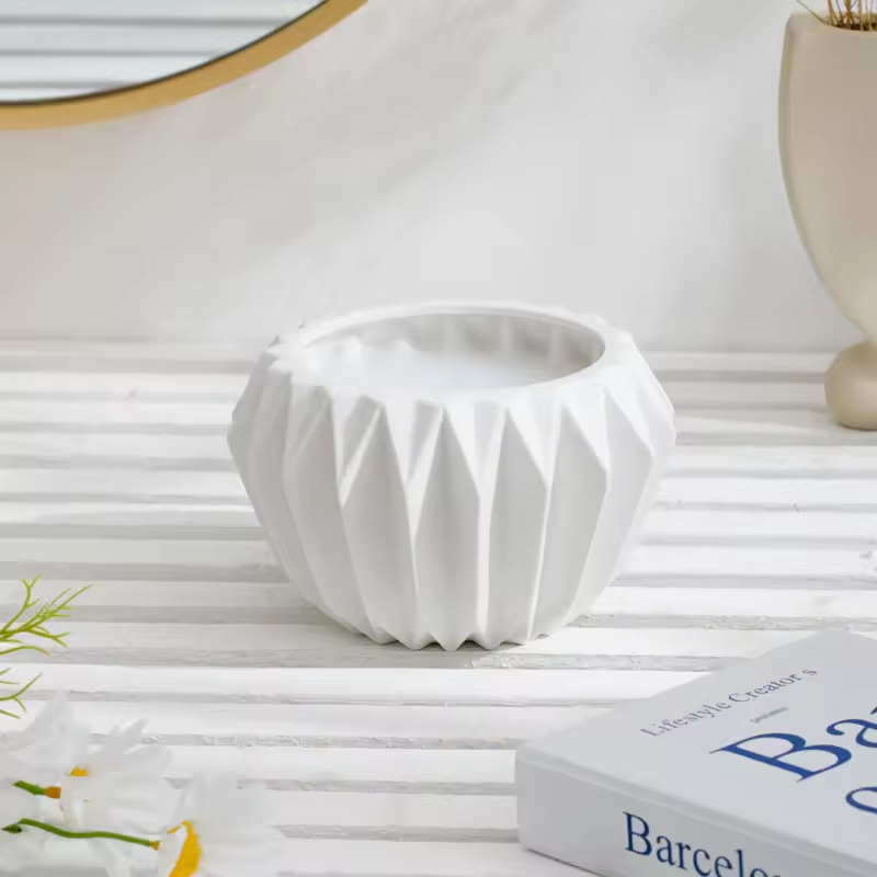 Matte White Round Candle Vessels Unique Shape Decorative Large Ceramic Candle Jars for Candle Making