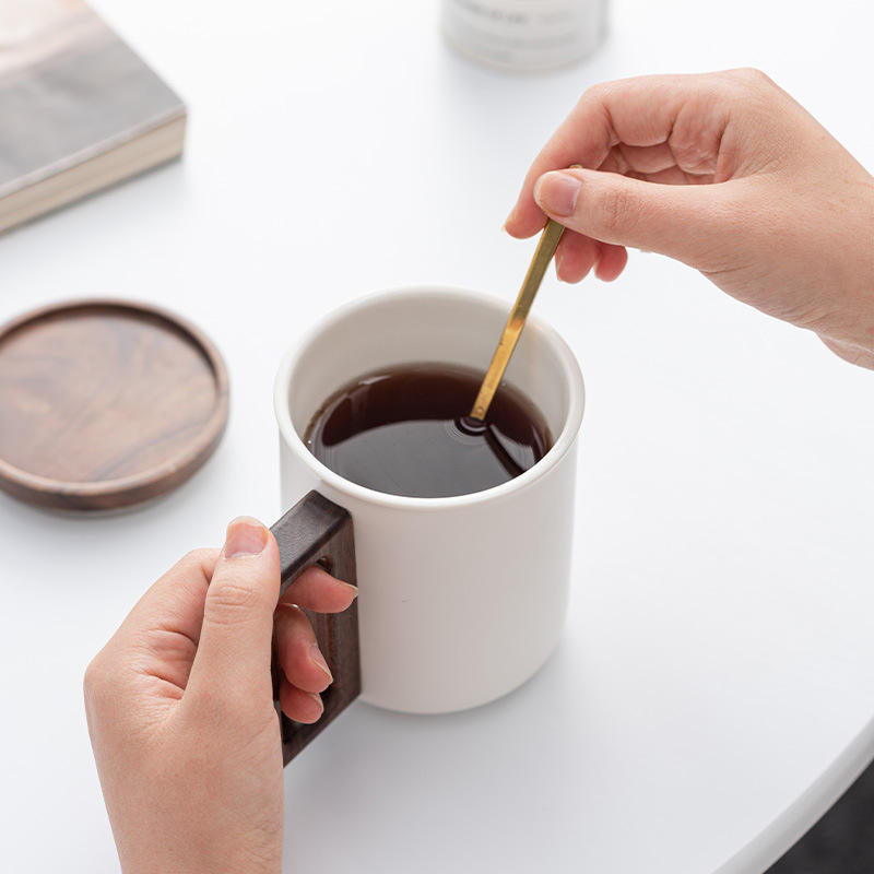 Modern Light Luxury Ceramic Mug with Wooden Handle Handmade High-End Tea Cup for Office Simple Style with Lid New Chinese Style