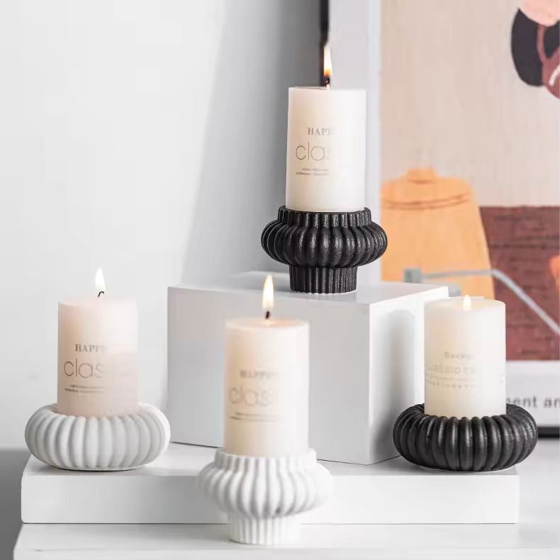 Custom Design Decorative White Black Ribbed Ceramic Pillar Candleholders Candle Stand Holder for Wedding Decoration