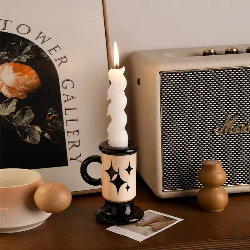 Vaso Ceramico ed in Porcellana di Stile Medievale Elegante Oggetto Decorativo per Casa e Scrivania per Decorazione Candele e Candelieri