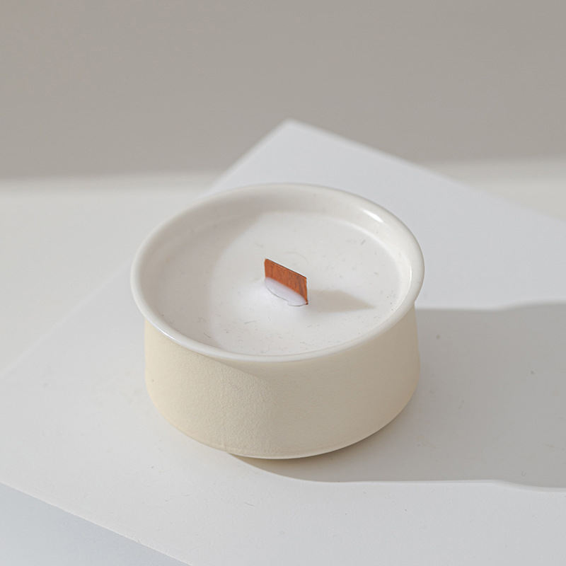 Luxury Minimalist Beeswax Candles Large Porcelain Ceramic Jars Perfect for Home Decor Weddings