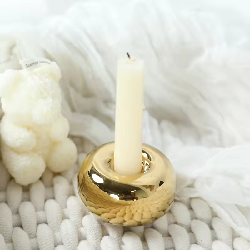 Simplistic Lighting Candle Holder Modern Gold Silver Tabletop Decor Candle Stand With Circular Base for Outstanding Decoration