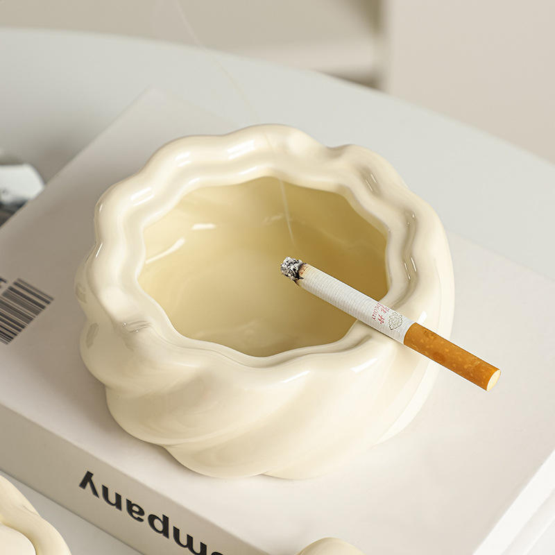 Supports Customization Cute pink Bowknot Design Home Office Hotel Black White Porcelain Round Smoking Ceramic Cigar Ashtray