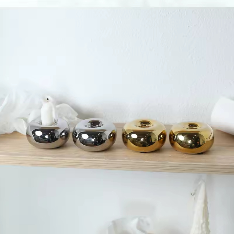 Simplistic Lighting Candle Holder Modern Gold Silver Tabletop Decor Candle Stand With Circular Base for Outstanding Decoration
