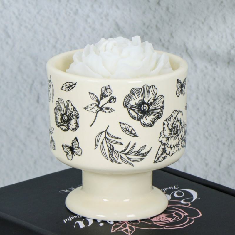 Custom Nordic Goblet Ceramic Scented Candles Container Elegant Flower Shape Candle Holder Can and Jar for Home Deco Wedding