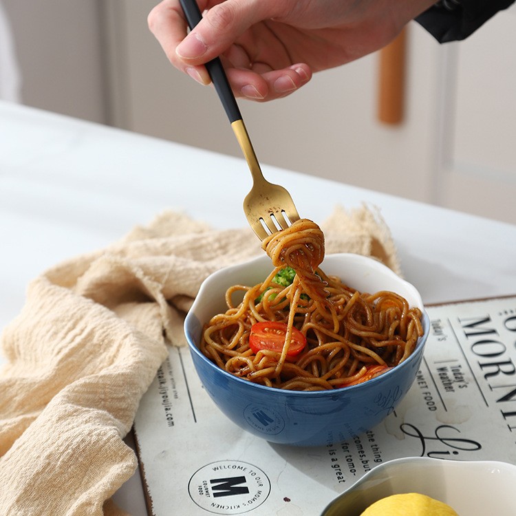 Díoltóireacht Stíl Searbhanseach Nórdach Soiléir Fo-Ghlacadh 5 Inch Porcelán Ramen Bowl don Chúinne Baile