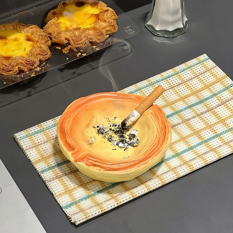Ceramic ashtray with lid, preventing household use, high-end and good-looking decorative item