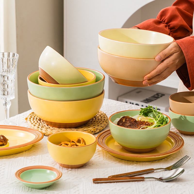 Joc d'ensaladeres ceràmiques de superfície mate ecològic per a l'ús diari a casa, plats i bol esmaltats de porcellana sostenible