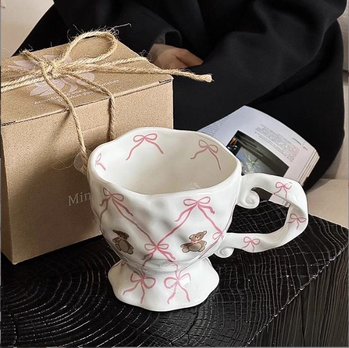 Irregular Hand-painted Bear Pattern Creative Design Coffee Cup Afternoon Ceramic Pink Bow Novelty Tea Cup