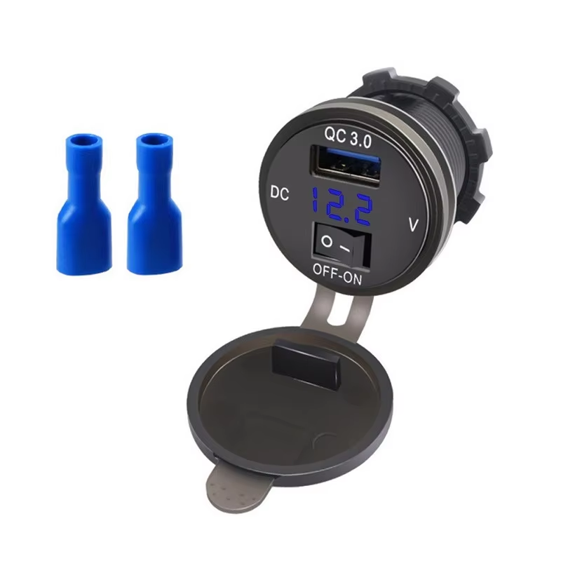 Compare Yujie QC30 Charger Features: Dual Voltage, Indicator Light, Switch, Multi-USB Sockets..png