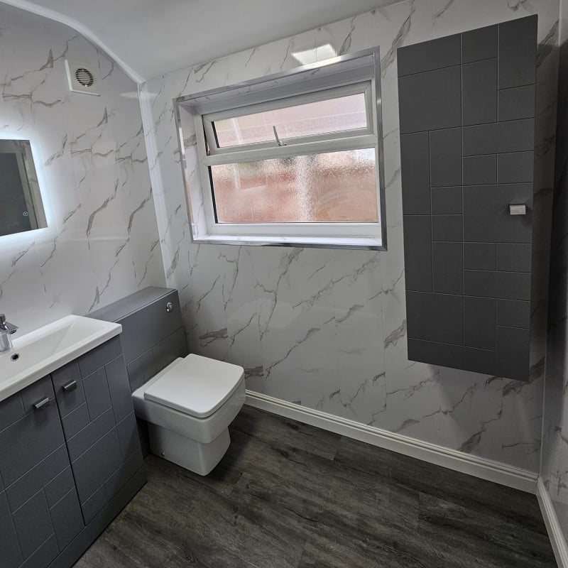 Paano Linisin at Alagaan ang PVC Shower Wall Panels