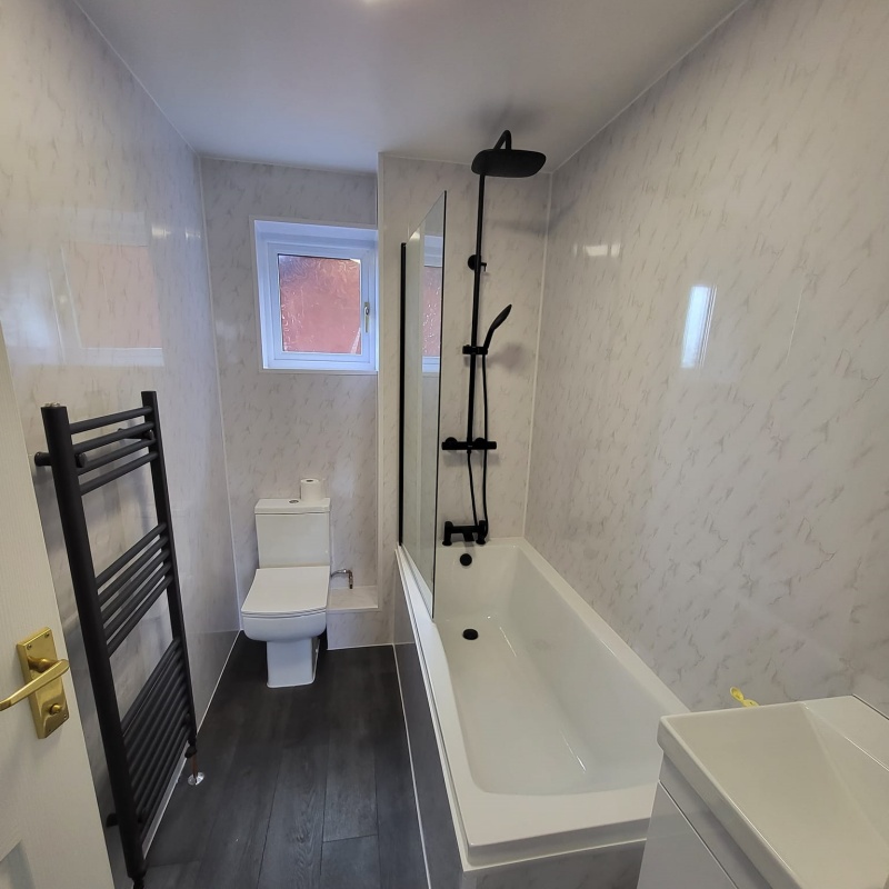 Mga Panel ng PVC Shower Wall: Isang Solusyon na Hindi Kailangan ng Maraming Paggamit at Tiyak na Matibay