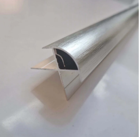 Ang Mga Benepito ng Paggamit ng mga Plasteng Aluminio sa Paggawa at Konstruksyon