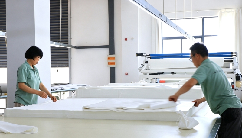 Cutting fabric (2)_WH_800x457px.jpg