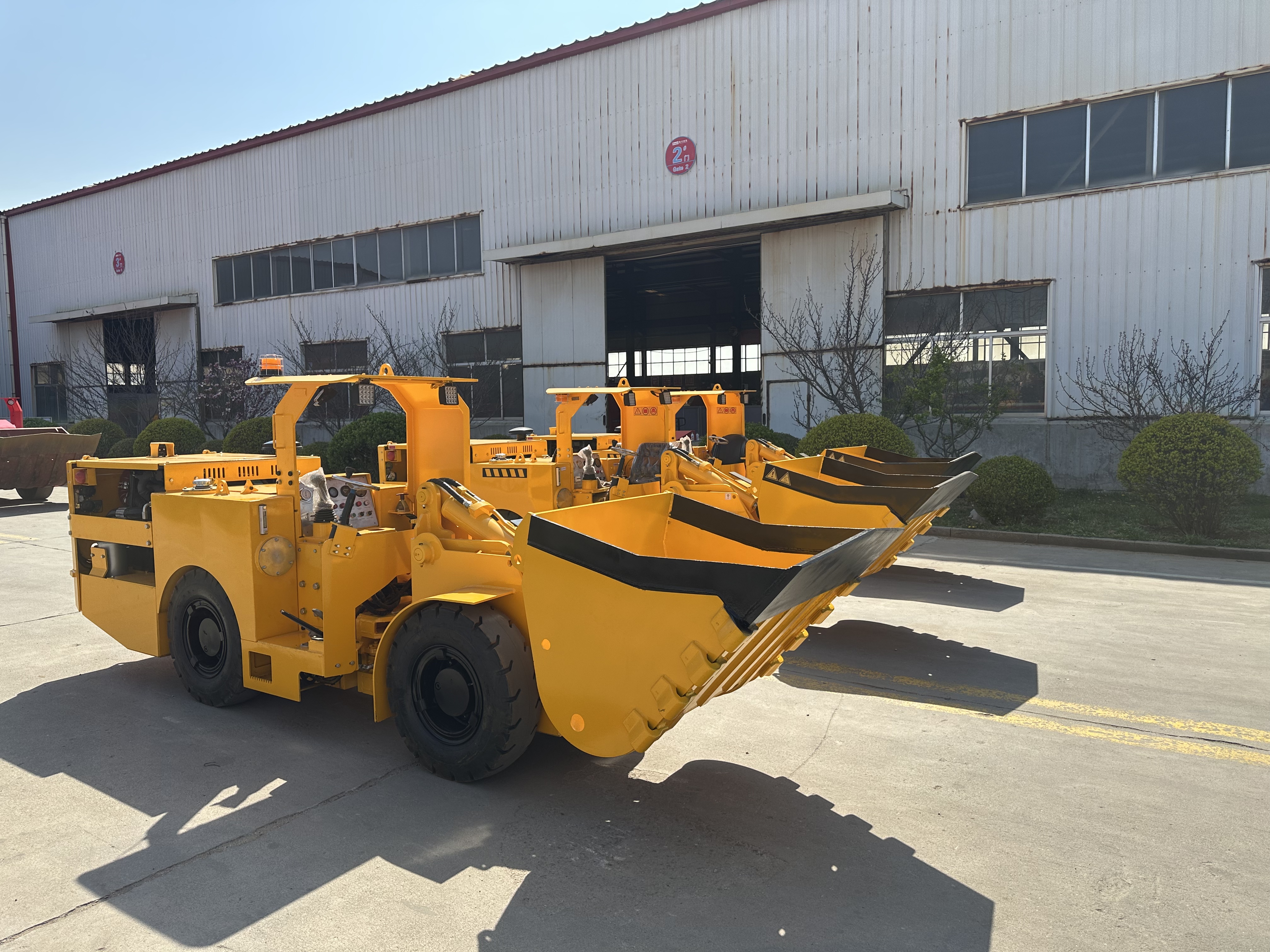 Four Customized Tuoxing TC-100P Underground Diesel Scooptrams Shipped to Peru