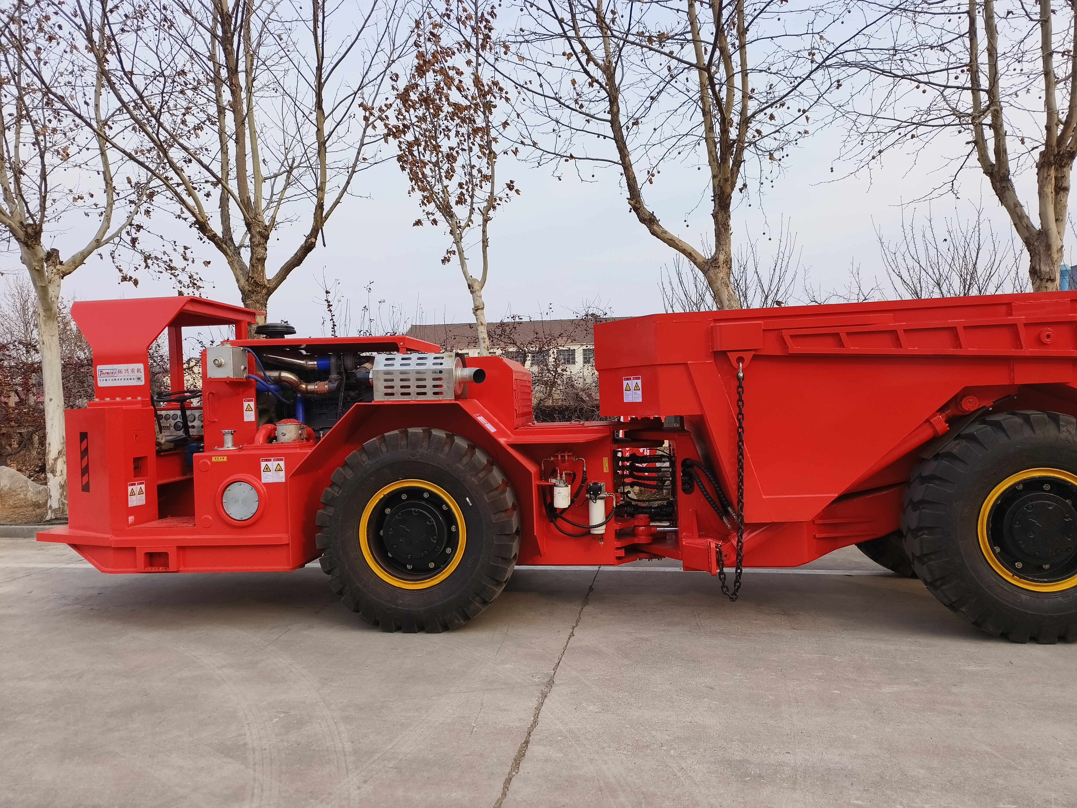 How to select the right mining machinery based on ore hardness and daily tonnage