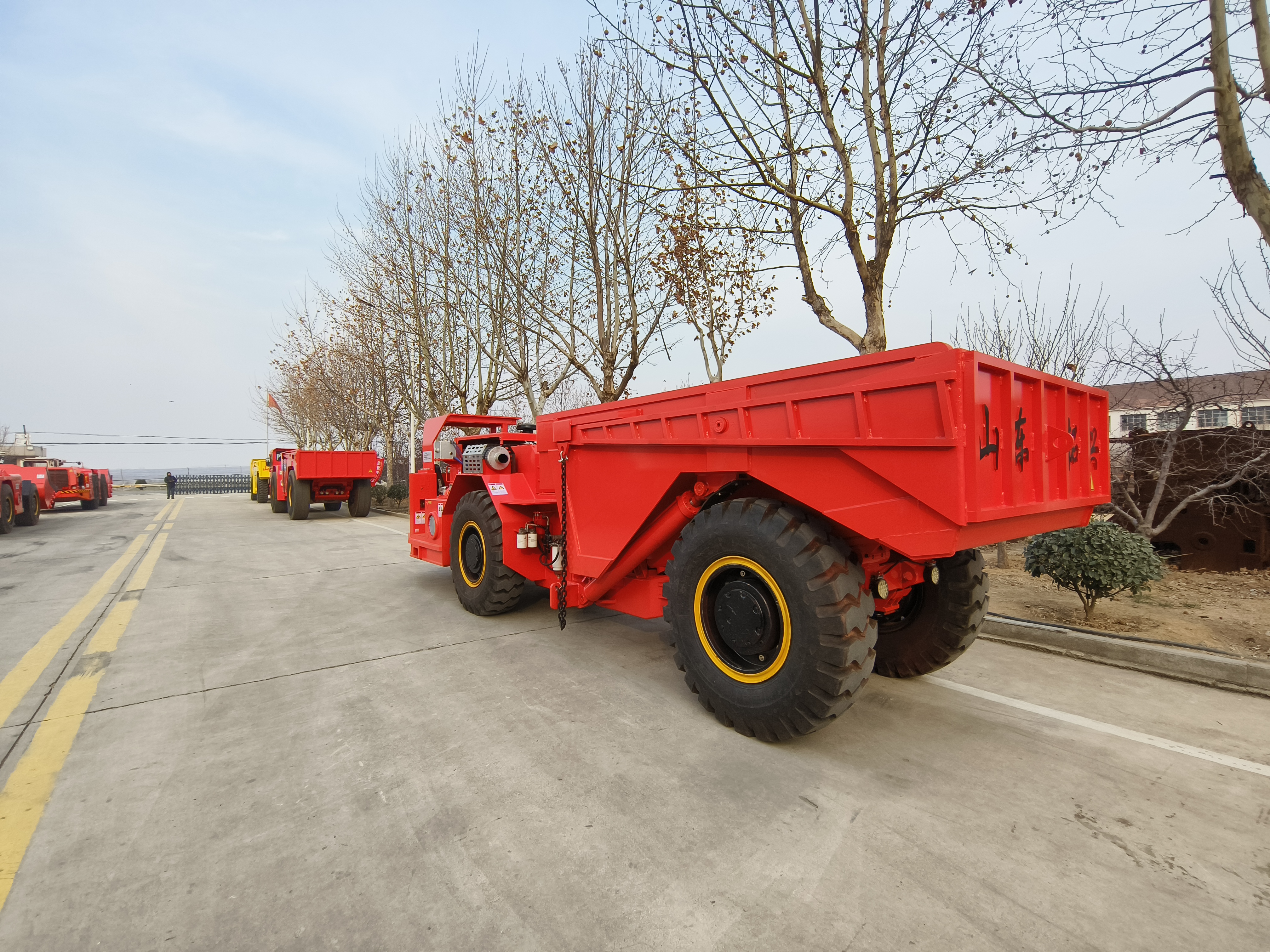 The Science of Climbing: How Drivetrain Design Determines Underground Truck Performance on Steep Ramps