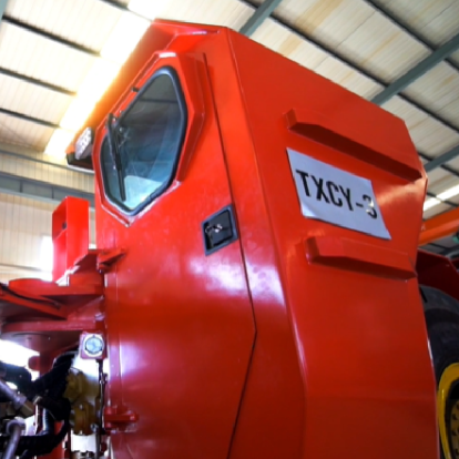 Underground fuel scraper truck