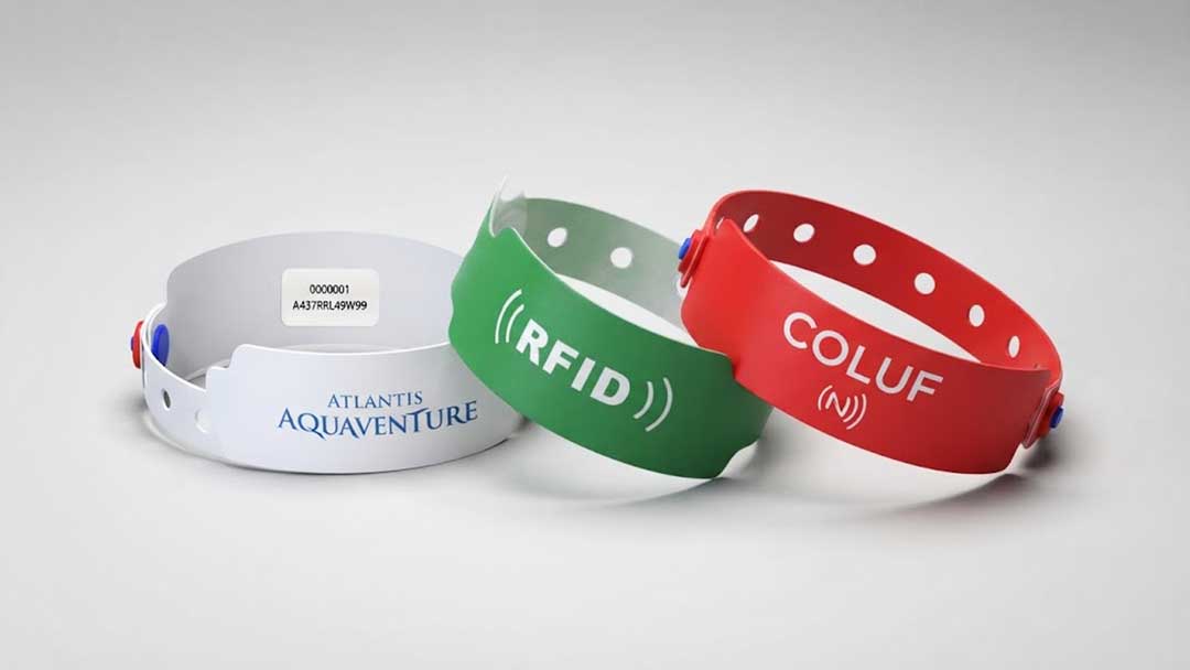 Plastic-and-Vinyl-RFID-Wristbands.jpg