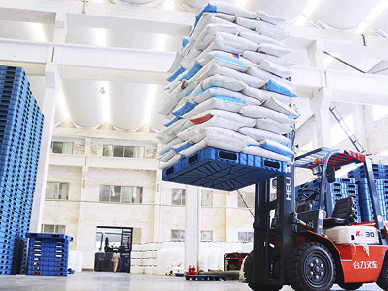 heavy duty plastic pallets.jpg