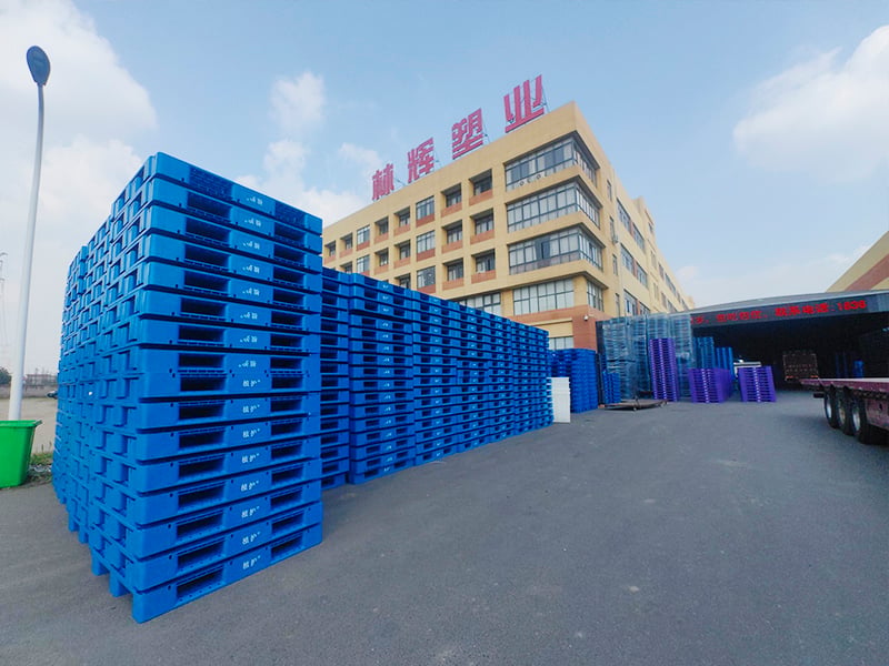 plastic pallet supplier.jpg