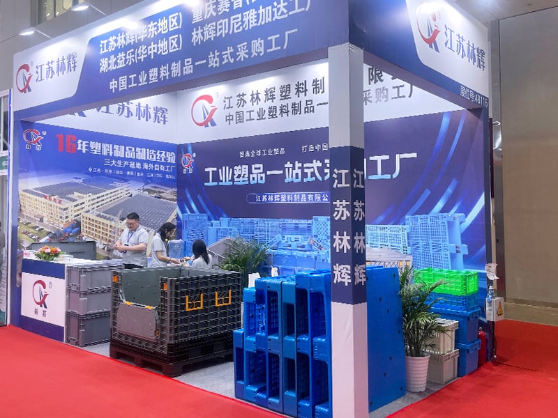 plastic pallets and logistics boxes for industrial and battery transport.jpg