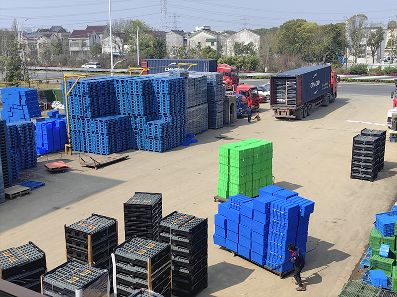 Foldable Plastic Pallet Boxes Export to Australia.jpg
