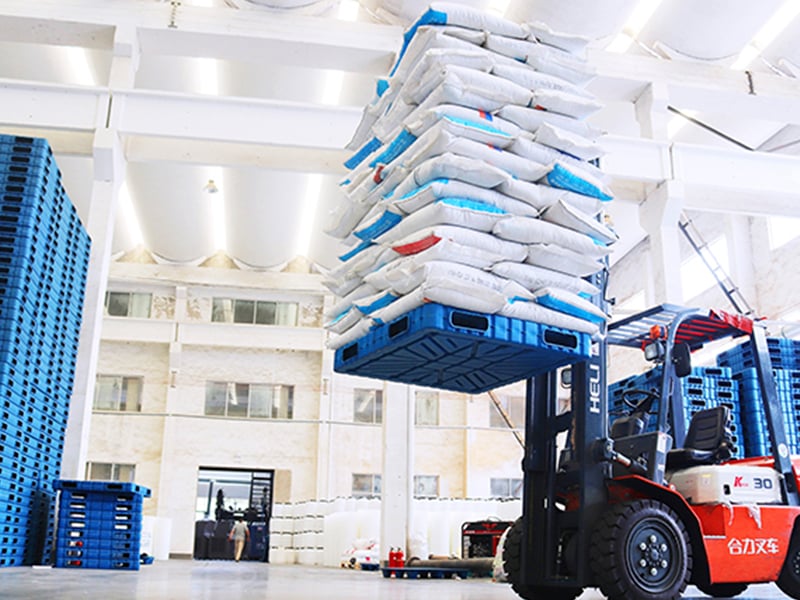 heavy duty plastic pallets.jpg