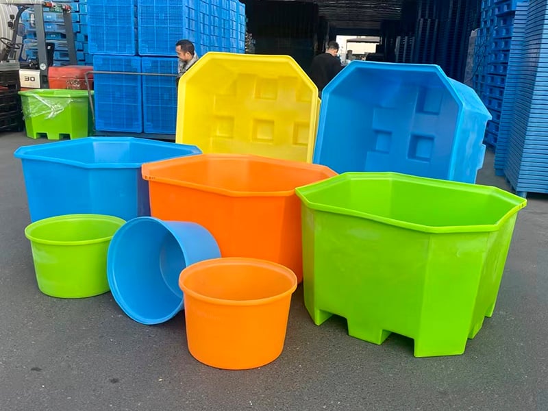 plastic tubs and tanks.jpg